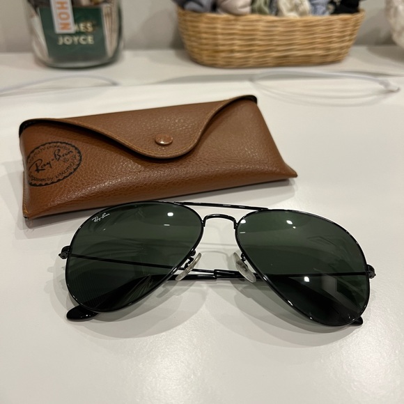 Black Aviator Ray Ban Sunglasses - Picture 4 of 6